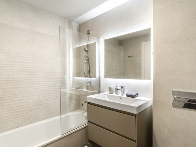 Apartamento con 2 Dormitorios  en Marbella