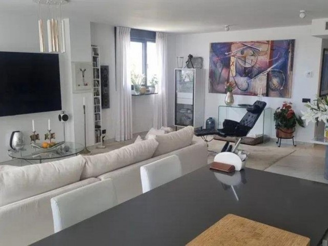 Penthouse avec 2 Chambres  à Estepona