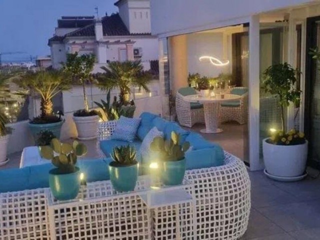 Penthouse avec 2 Chambres  à Estepona