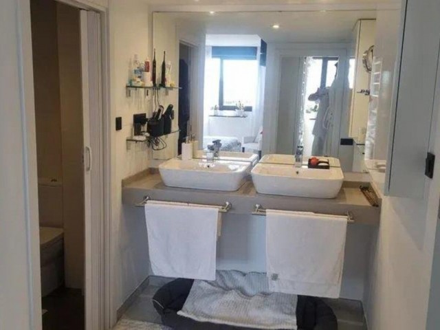 Penthouse avec 2 Chambres  à Estepona