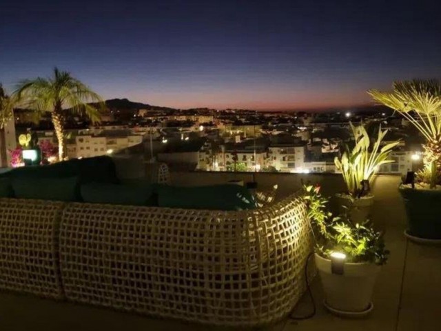 Penthouse avec 2 Chambres  à Estepona
