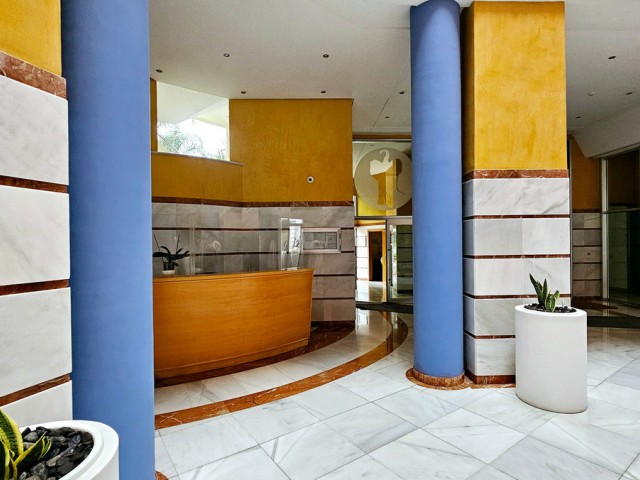 Apartamento con 3 Dormitorios  en Marbella