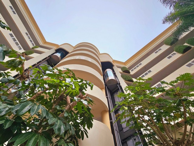 Apartamento con 3 Dormitorios  en Marbella