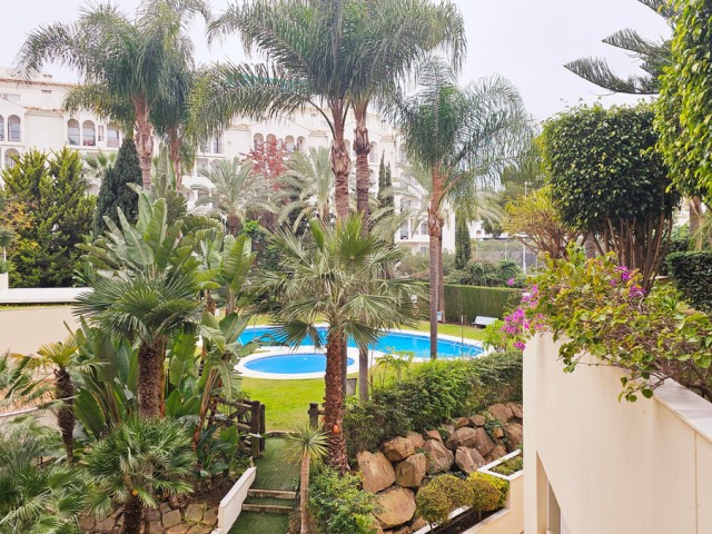 Apartamento con 3 Dormitorios  en Marbella