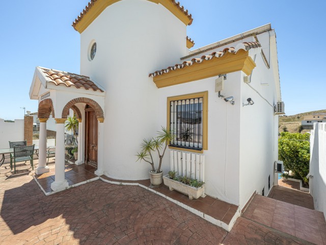 Villa con 4 Dormitorios  en La Cala de Mijas