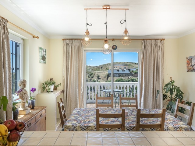 Villa con 4 Dormitorios  en La Cala de Mijas