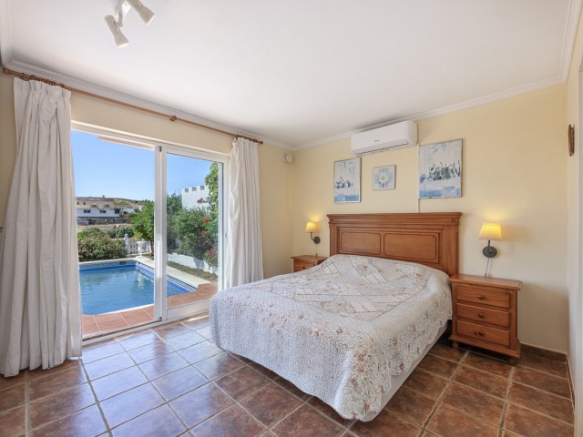 Villa con 4 Dormitorios  en La Cala de Mijas