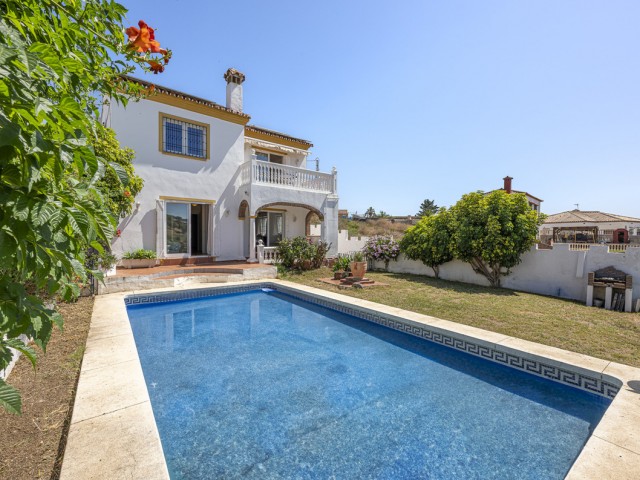 Villa con 4 Dormitorios  en La Cala de Mijas