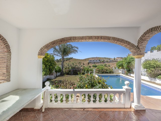 Villa con 4 Dormitorios  en La Cala de Mijas