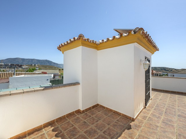 Villa con 4 Dormitorios  en La Cala de Mijas