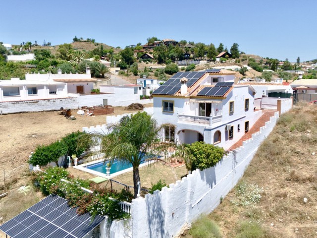 Villa con 4 Dormitorios  en La Cala de Mijas