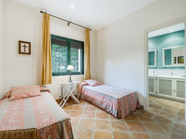 5 Soveroms Villa i Sotogrande