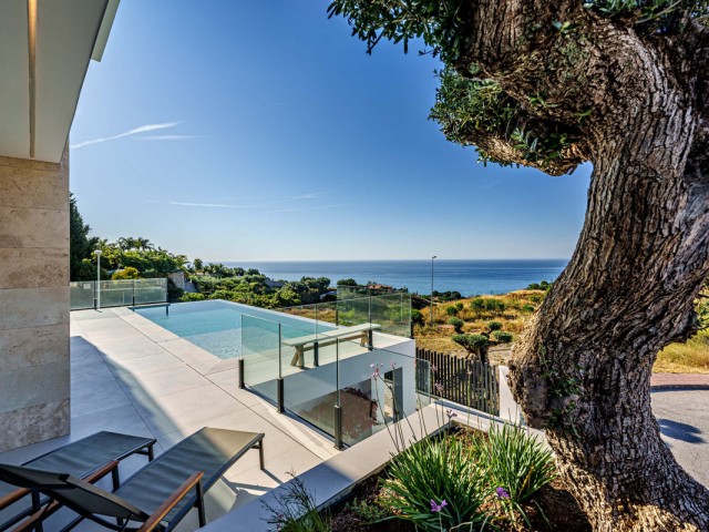 4 Bedrooms Villa in Benalmadena Costa