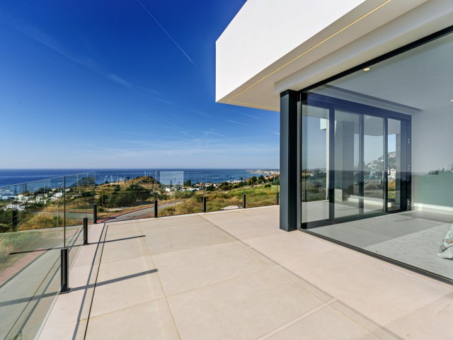 4 Bedrooms Villa in Benalmadena Costa