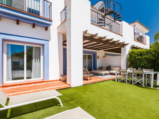 2 Bedrooms Apartment in Benahavís