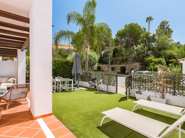 2 Bedrooms Apartment in Benahavís