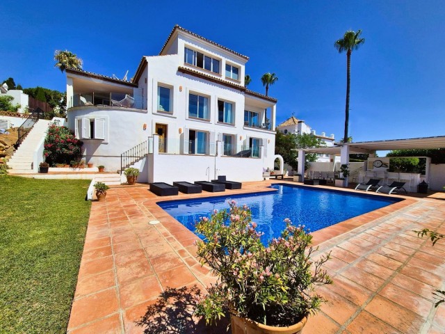 5 Soveroms Villa i Manilva