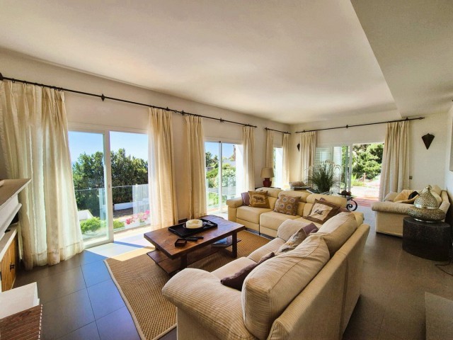 5 Soveroms Villa i Manilva