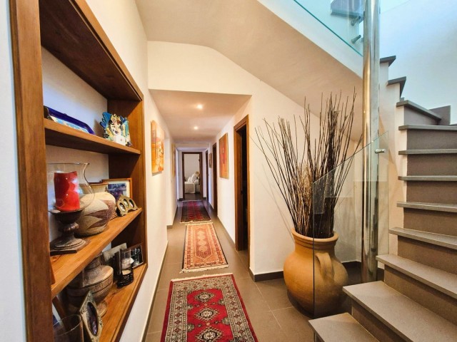 5 Soveroms Villa i Manilva