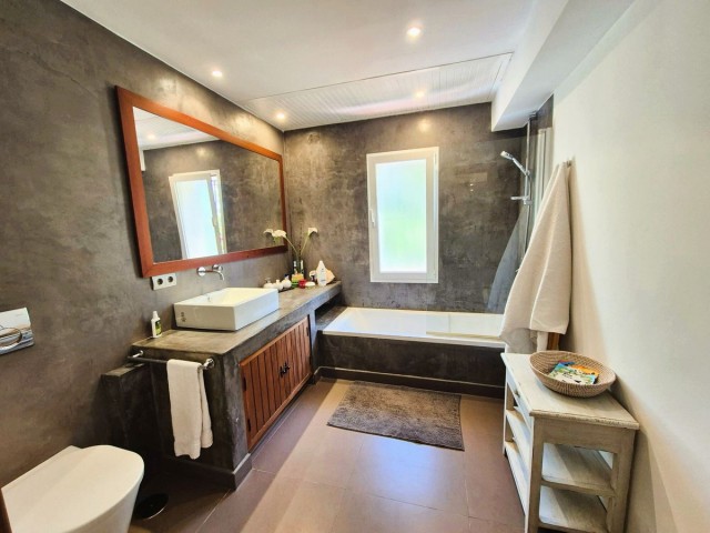 5 Soveroms Villa i Manilva