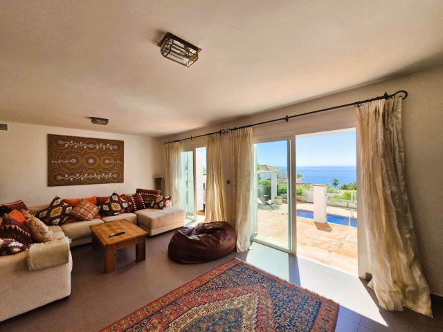 5 Soveroms Villa i Manilva
