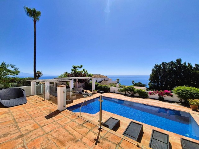5 Soveroms Villa i Manilva