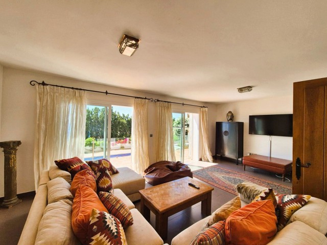 5 Sovrums Villa i Manilva