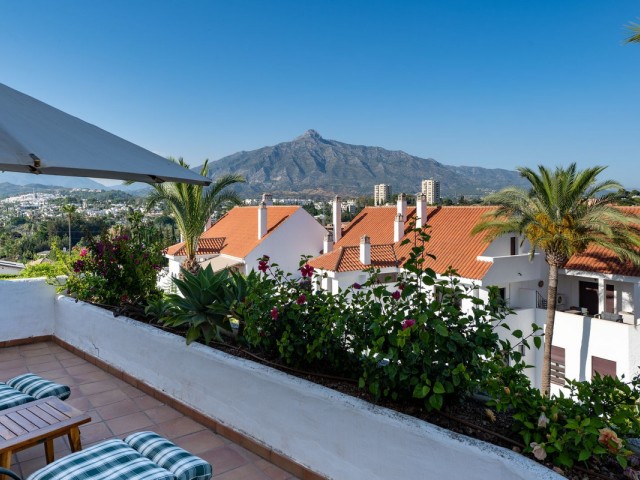 Apartamento con 4 Dormitorios  en Marbella