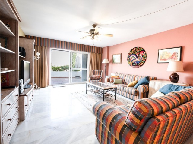 Apartamento con 4 Dormitorios  en Marbella