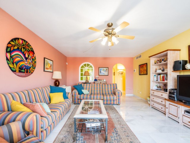 Apartamento con 4 Dormitorios  en Marbella