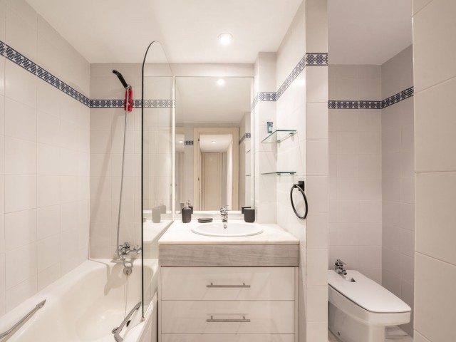 Apartamento con 4 Dormitorios  en Marbella