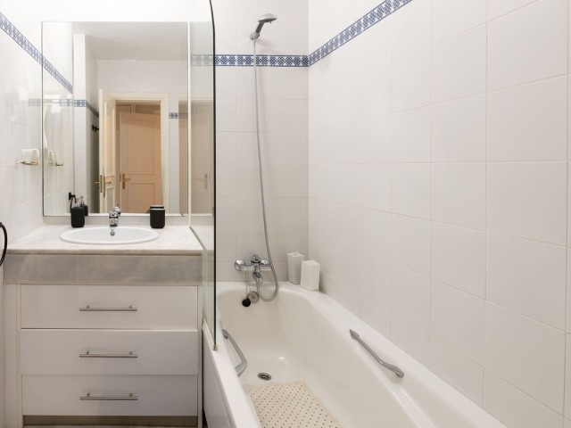 Apartamento con 4 Dormitorios  en Marbella