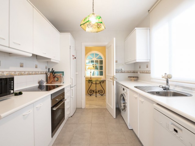 Apartamento con 4 Dormitorios  en Marbella