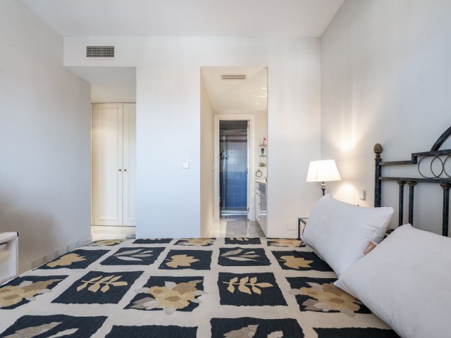 Apartamento con 4 Dormitorios  en Marbella