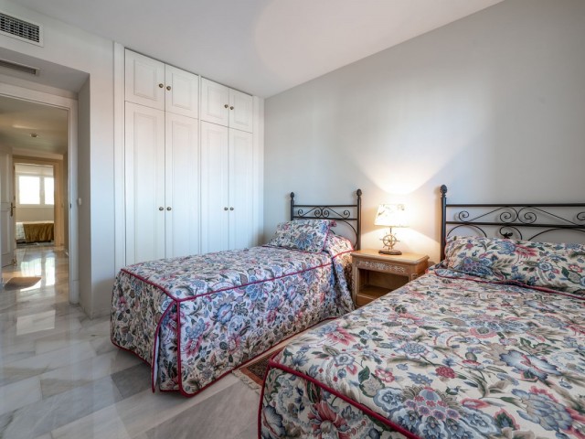 Apartamento con 4 Dormitorios  en Marbella