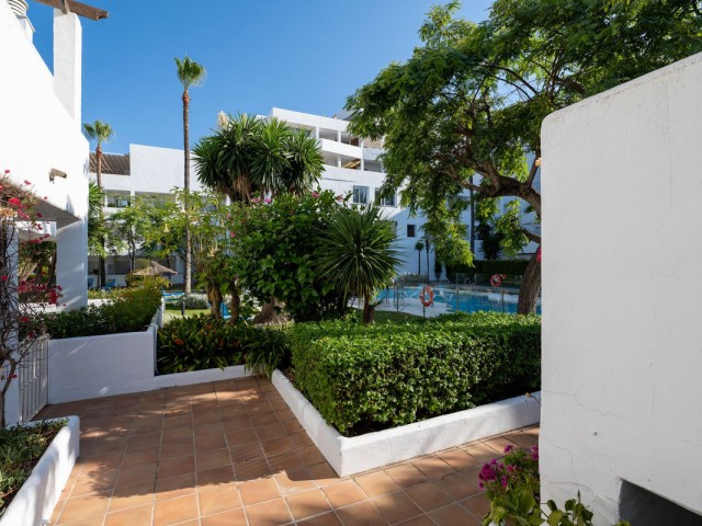 Apartamento con 4 Dormitorios  en Marbella