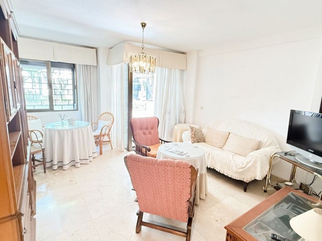 Apartamento con 2 Dormitorios  en Marbella
