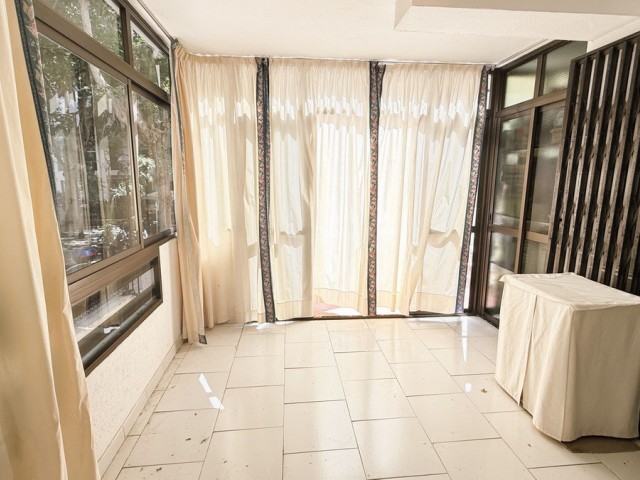 Apartamento con 2 Dormitorios  en Marbella