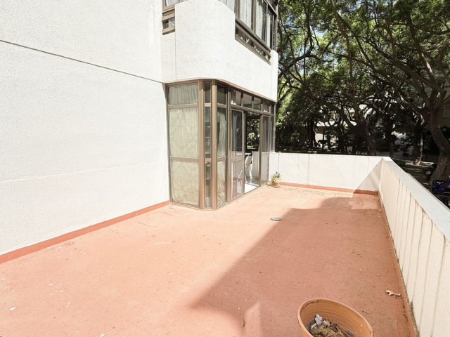 Apartamento con 2 Dormitorios  en Marbella