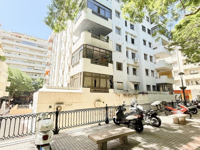 Apartamento con 2 Dormitorios  en Marbella