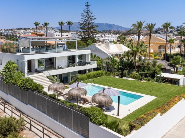 Villa con 5 Dormitorios  en La Cala de Mijas