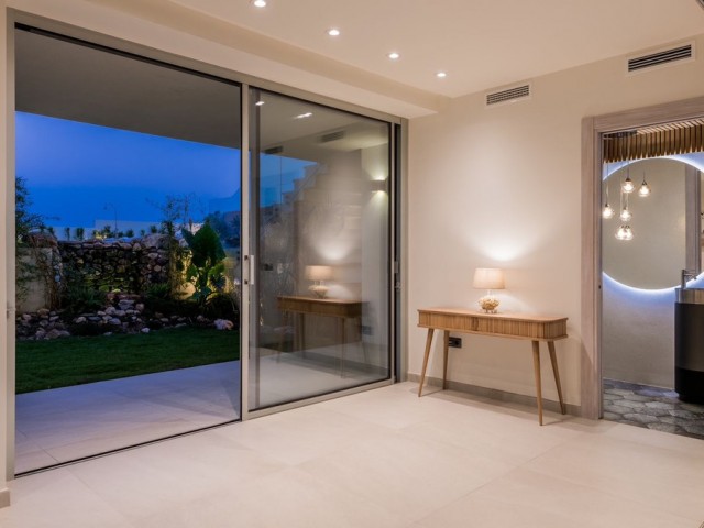 Villa con 5 Dormitorios  en La Cala de Mijas