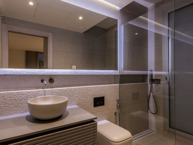 Villa con 5 Dormitorios  en La Cala de Mijas