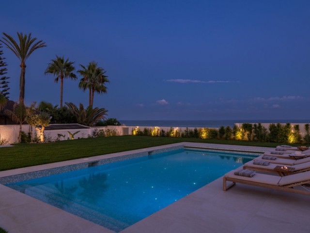 Villa con 5 Dormitorios  en La Cala de Mijas