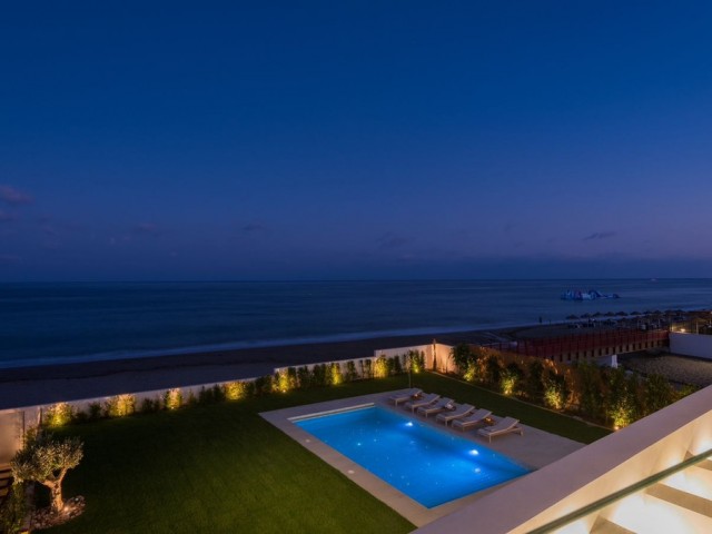 Villa con 5 Dormitorios  en La Cala de Mijas