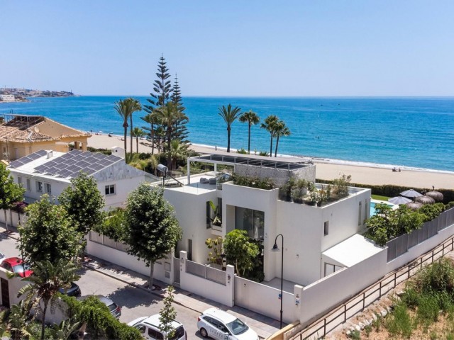 Villa con 5 Dormitorios  en La Cala de Mijas