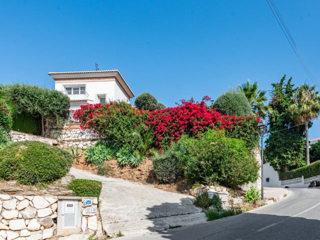 6 Bedrooms Villa in Sierrezuela