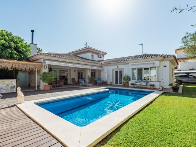 6 Bedrooms Villa in Sierrezuela