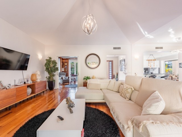 6 Bedrooms Villa in Sierrezuela