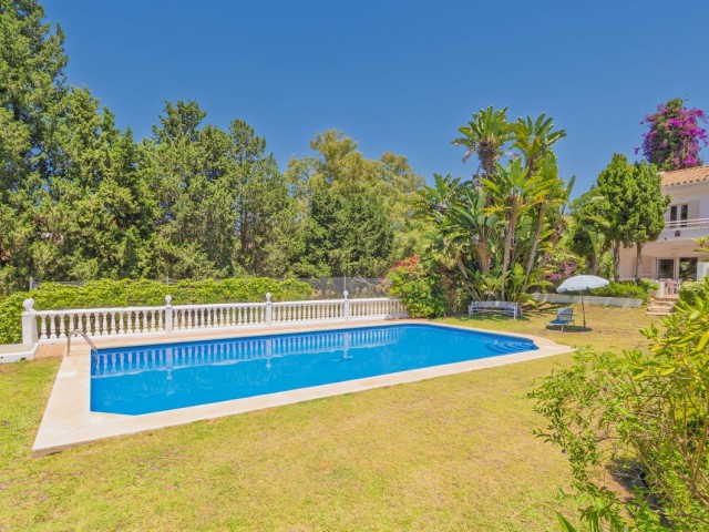 4 Schlafzimmer Villa in Artola